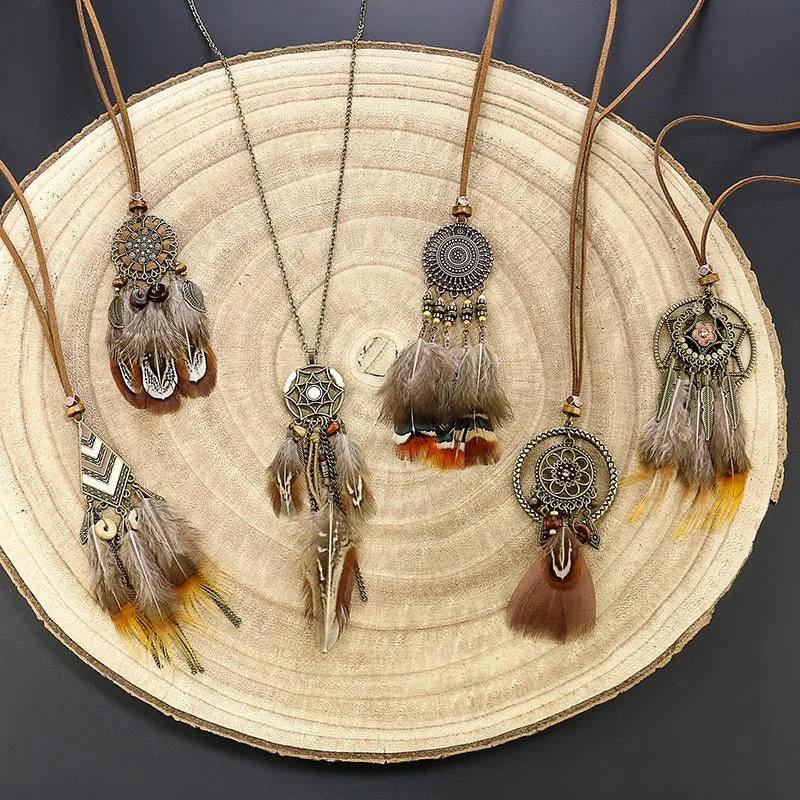 Wholesale Alloy Feather Vintage Hollow Round Pendant Necklace